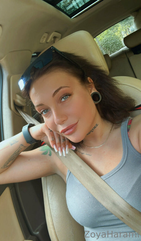 zoyaharamixo pretty pornstar picture