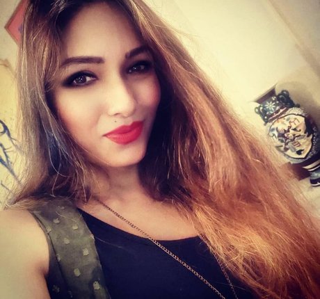 Zoya Rathore adult actress image