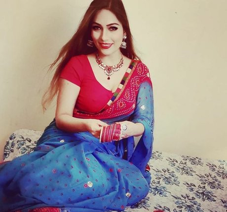 Zoya Rathore star pretty archive