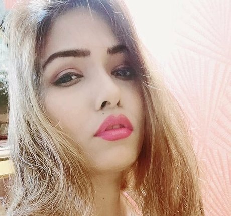 Zoya Rathore perfect model image