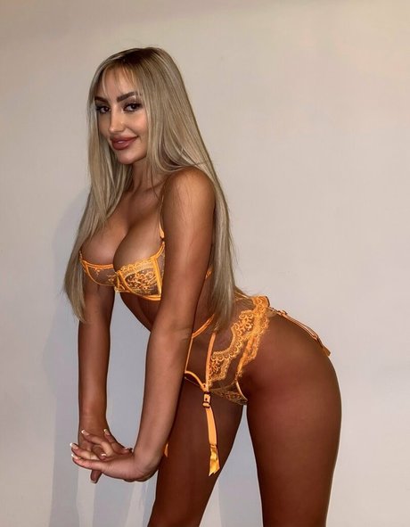 Katezb03 erotic model img