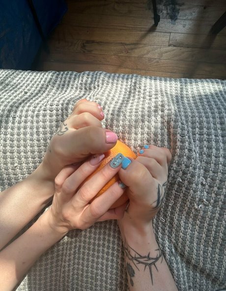 mom daughter onlyfans nudes gallery