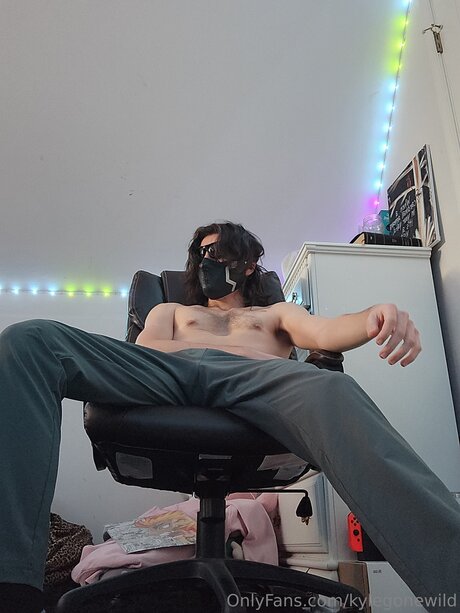 Kylegonewild model erotic pic