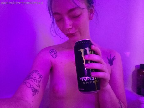 Xxalexlovescookiesxx pornstar erotic photos