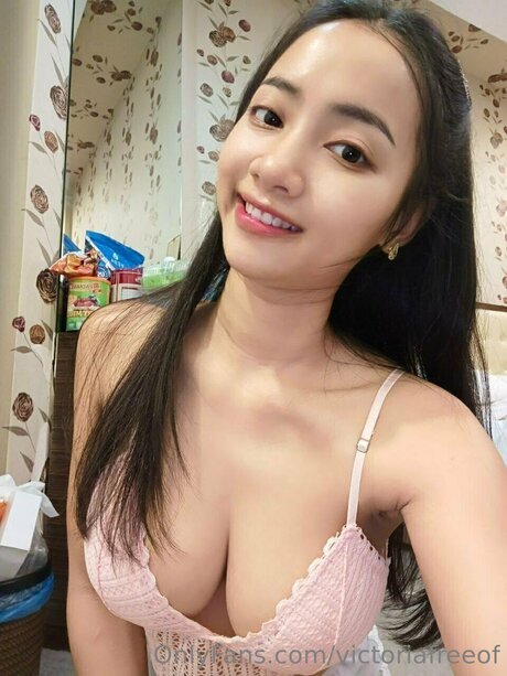 Cutenbusty star nice pictures