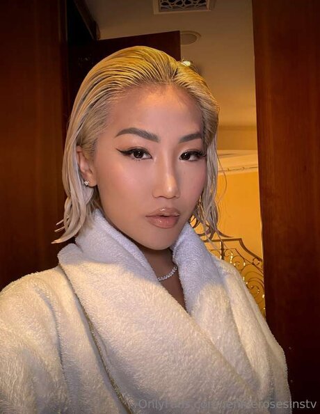 Jennierosesinstv free model image