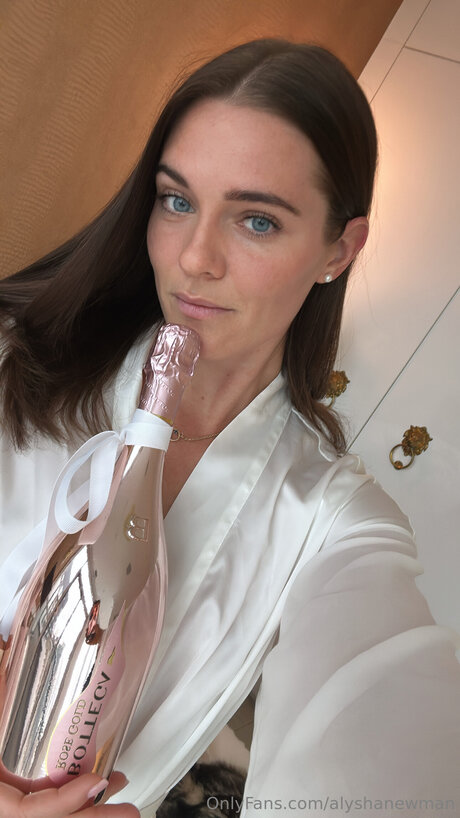 Alyshanewman hd pornstar pics