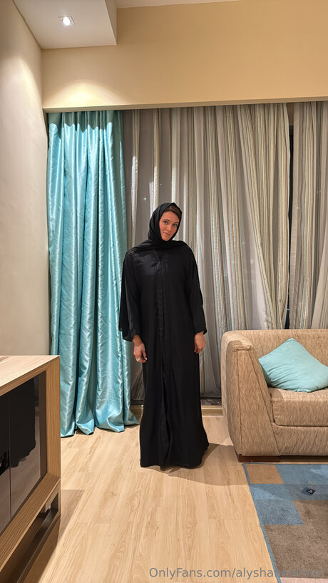 Alyshanewman top model img