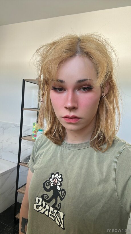 Meowriza Profile pic