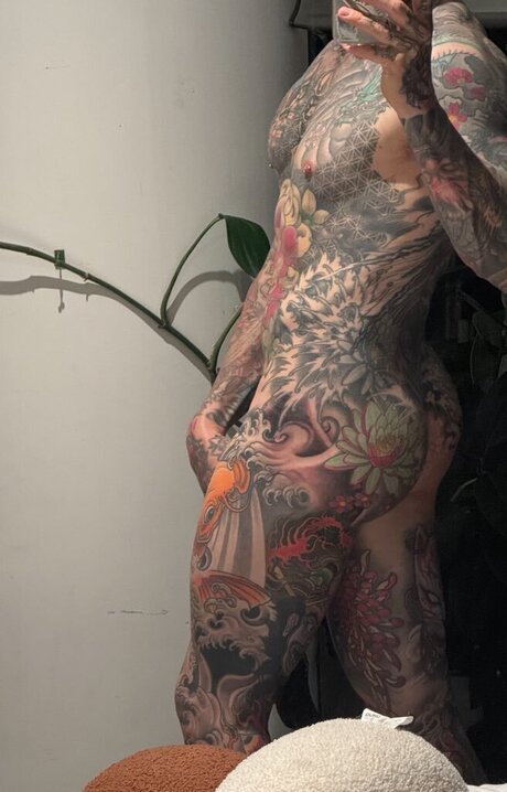 Aussiemenexhibit erotic actress photo