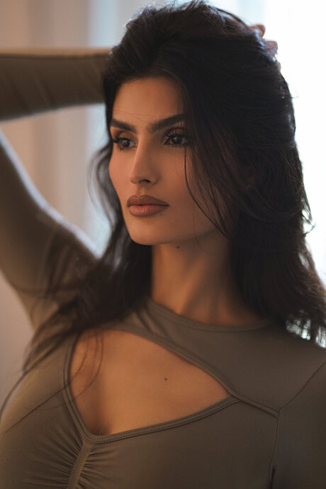 Yaelaris perfect model picture