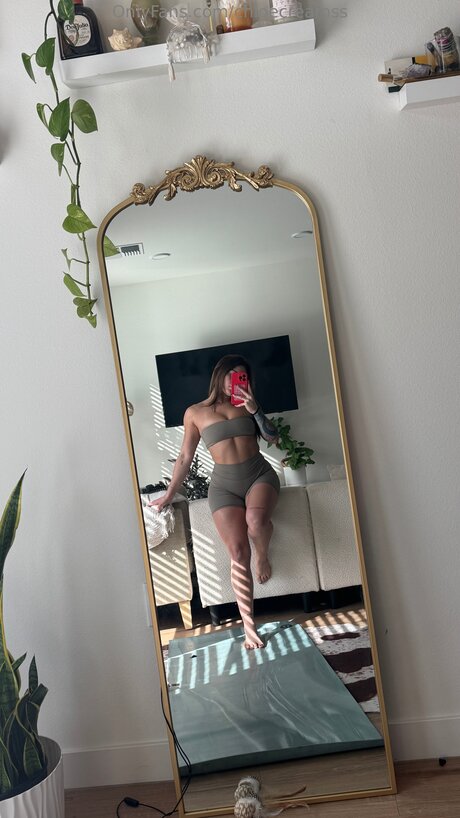 Chloecreamss high quality model image