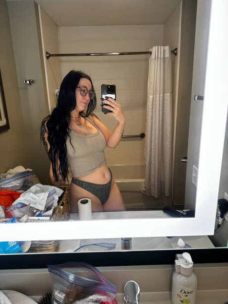 Dakotahblue sexy model picture