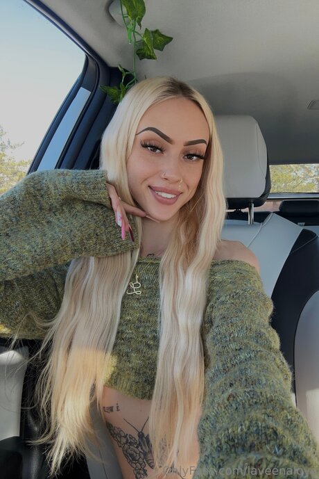 Laveenalove adult star photo