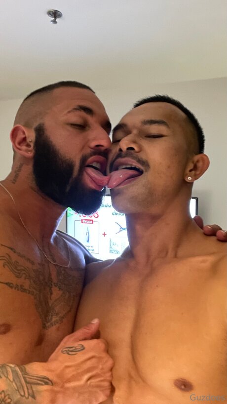 Guzdoes pretty pornstar img