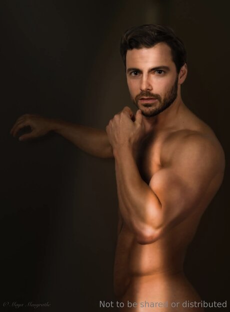 U391344714 pornstar top image