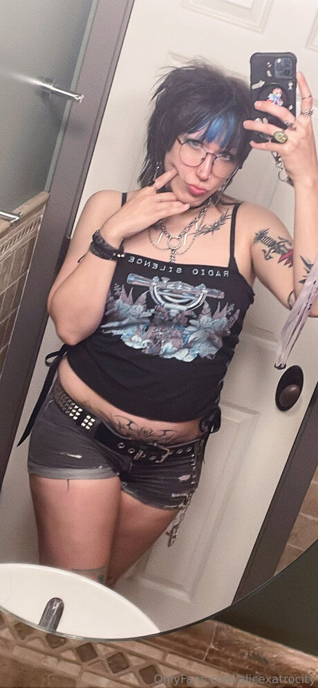 Alicexatrocity erotic pornstar photo