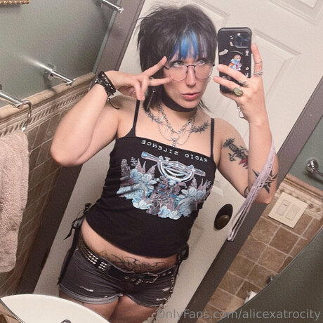 Alicexatrocity exclusive pornstar photo