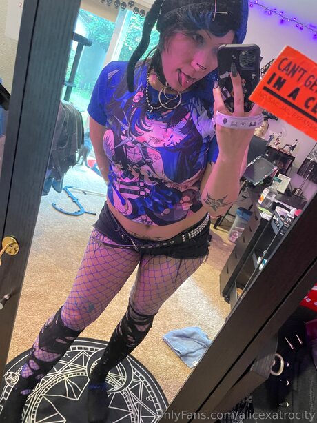 Alicexatrocity model adult archive