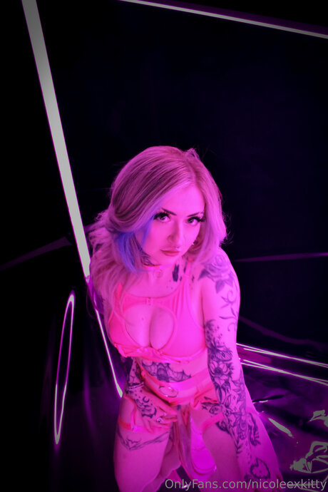 Nicoleexkitty star porn image