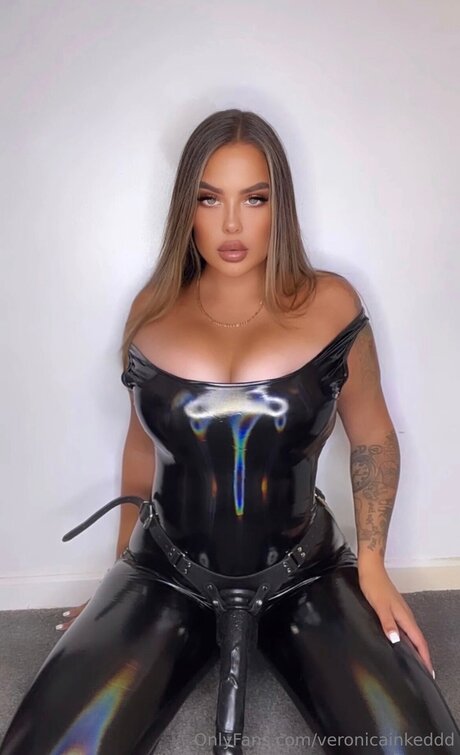Veronicainked adult model pic