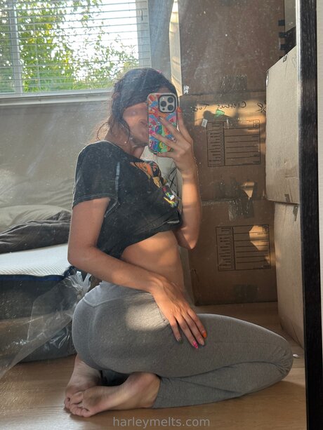 Harleymelts model pretty img