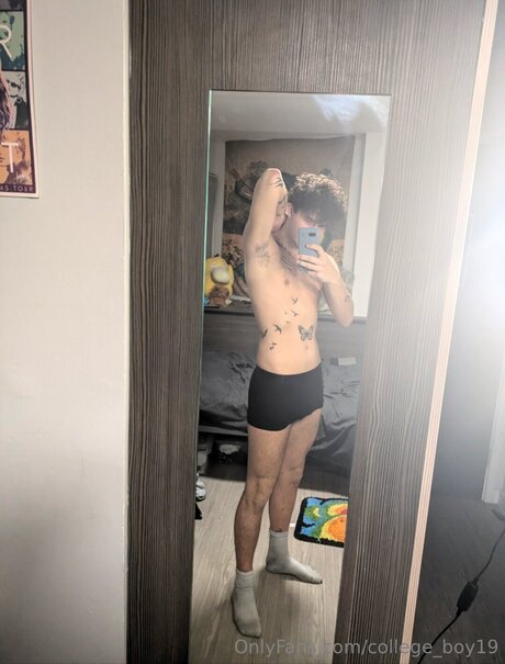 College Boy19 naked actress photos