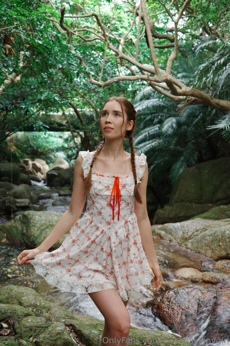 Eireenskinnygirl model porn photo