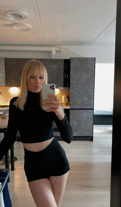 Dinulya pornstar art photo