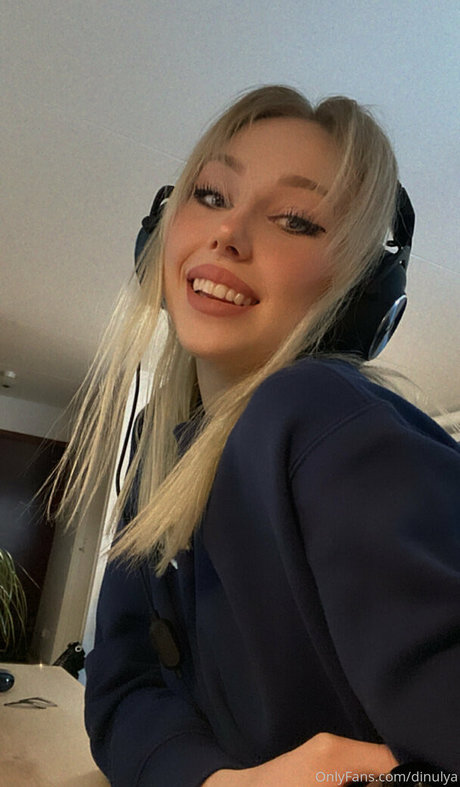 Dinulya star adult picture