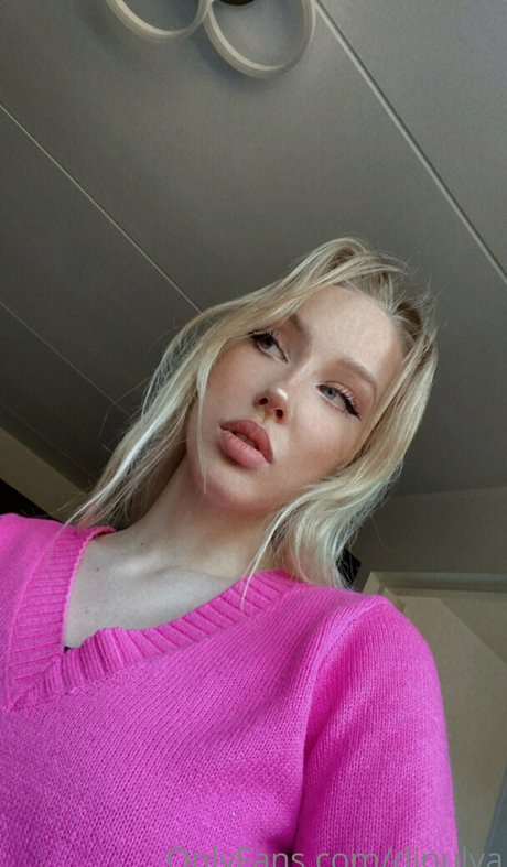 Dinulya star erotic archive