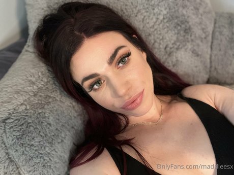 Maddieesx erotic pornstar pic
