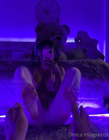 Miagrecox model naked images