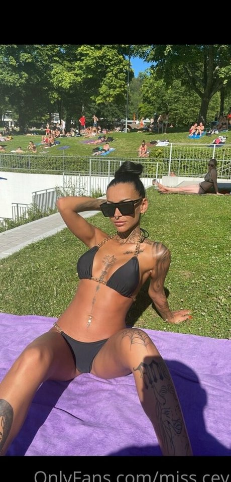 Misspierciink model naked photos