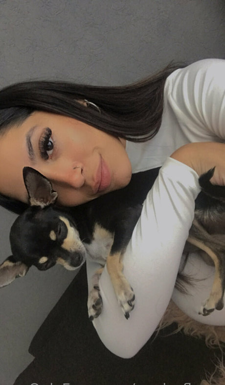 Paula Flores star top picture