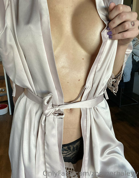 zoomerhaleyy model beautiful image