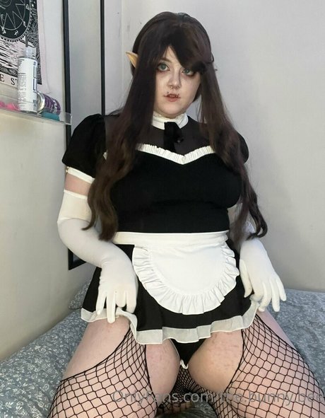 zomcel nude model picture