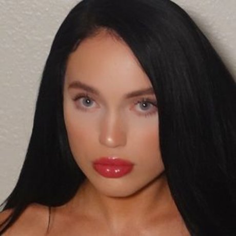 zoeyisasiren nude actress galleries