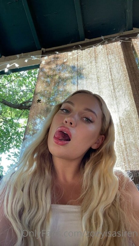 zoeyisasiren model gallery