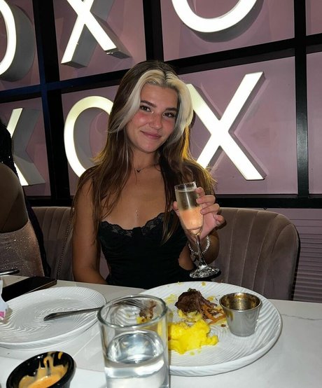 Zoey lynnn model beautiful pictures