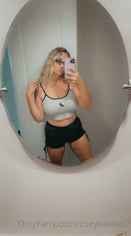 zoeykatexo2 pornstar hd img