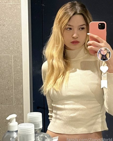 Zoeysworld nude model image