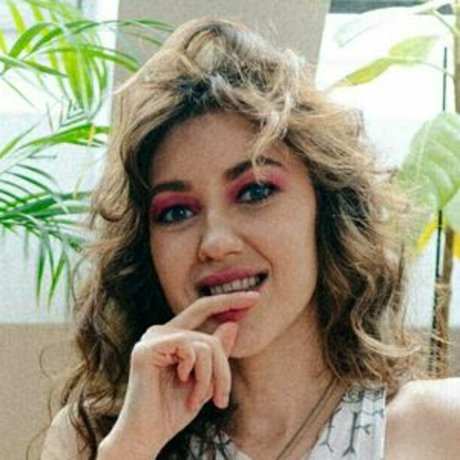 Annie Opium star nude photo