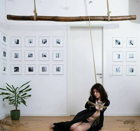 Annie Opium exclusive model pics