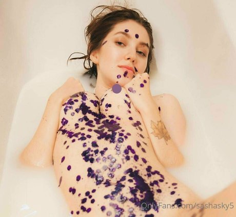 Annie Opium hot star photos