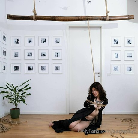 Annie Opium model high quality pic