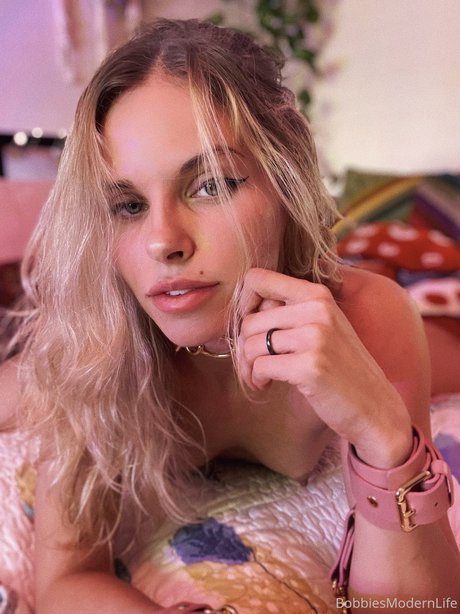 Bobbiesmodernlife star high quality image