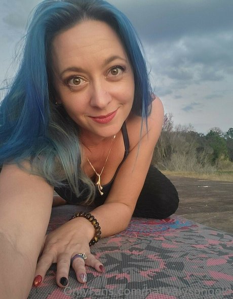 Hally Alyson exclusive star pictures