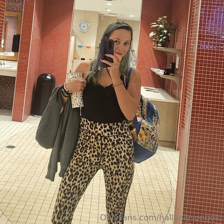 Hally Alyson pretty pornstar archive