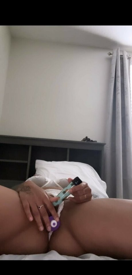 Lillunita pornstar naked photo